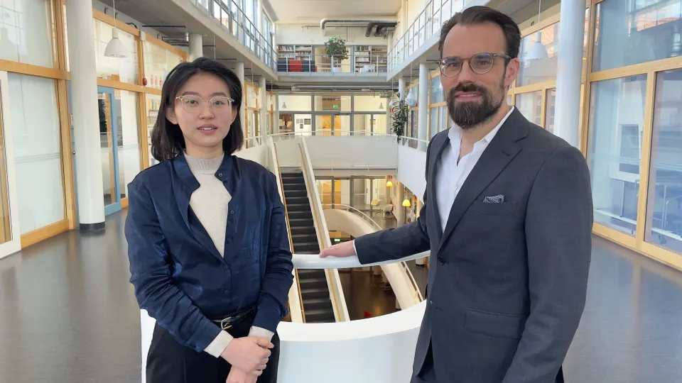 Photograph of Mengyu Pan and Andreas Edsfeldt.